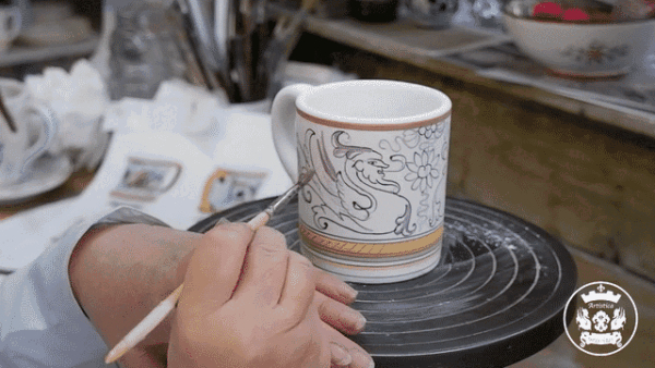 RAFFAELLESCO: Traditional Deruta Pitcher (1.25 Liters/40 Oz/5 Cups) - Artistica.com